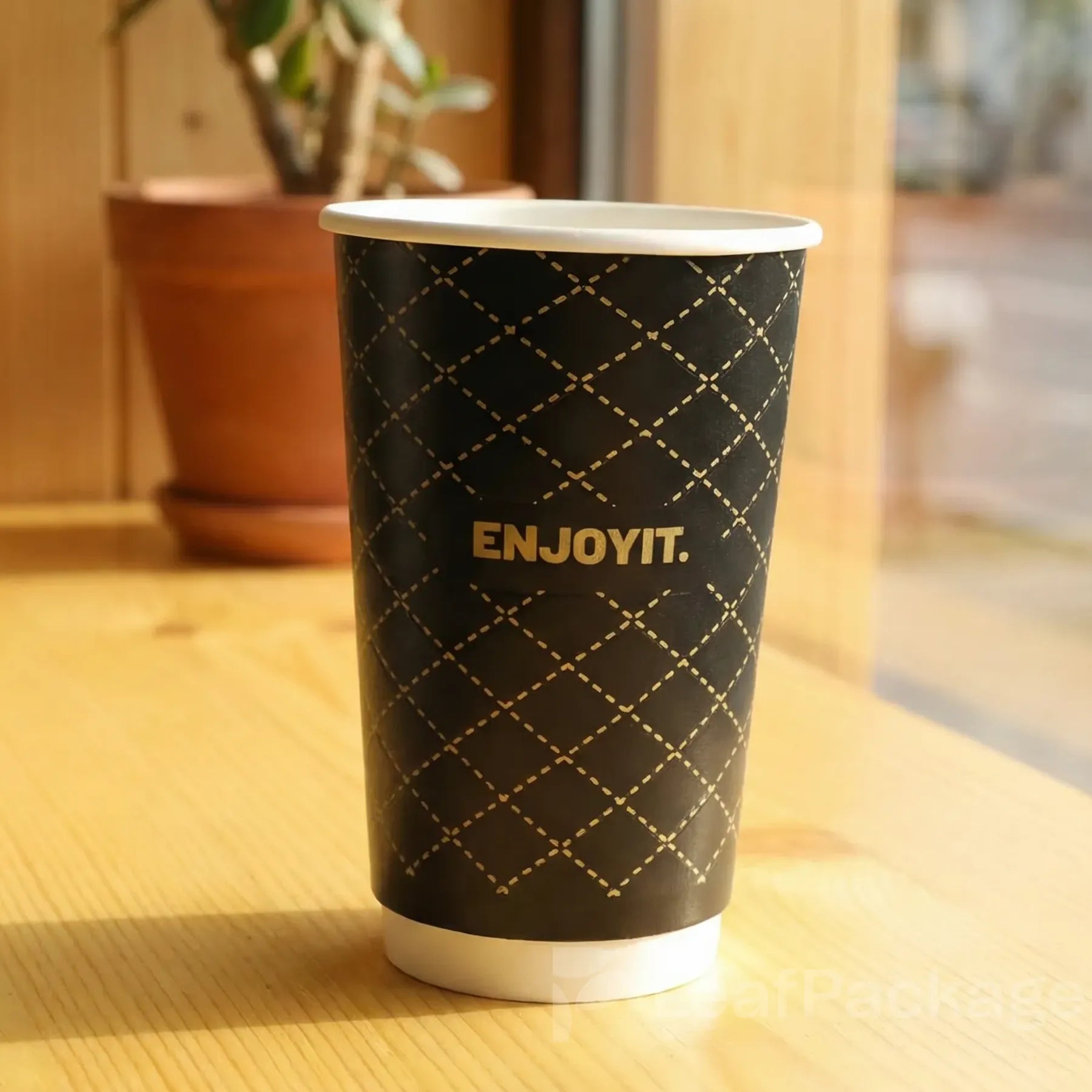 Diamond-Embossed Coffee Cup